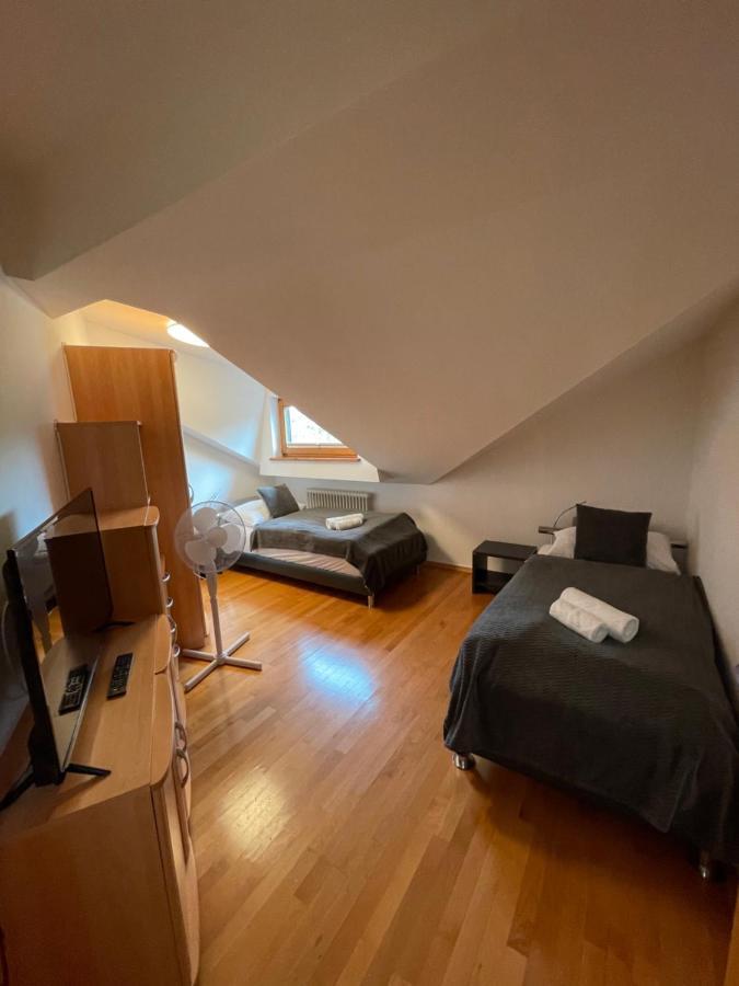 Undertheroof At Apartman